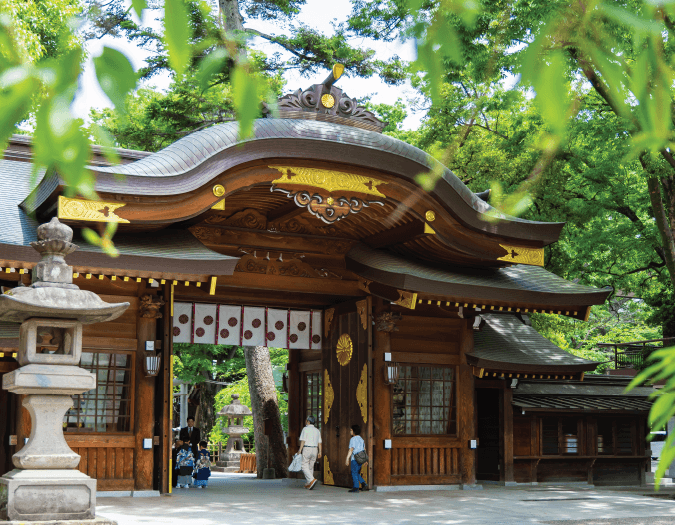 大國魂神社と馬場大門のケヤキ並木